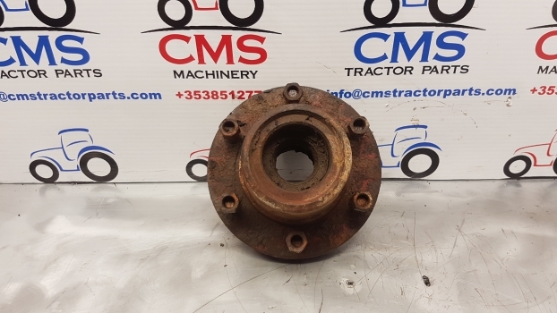 International 2wd Hub 67527c91 , 67527c92 - Rumba - Traktors: foto 1 International 2wd Hub 67527c91 , 67527c92 - Rumba - Traktors: foto 1