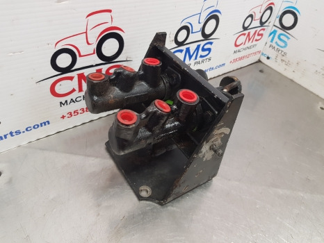 International Case 885 Xl, 85, Case 4200, Brake Master Cylinder 1287843c91 - Bremžu cilindrs - Lauksaimniecības tehnika: foto 2 International Case 885 Xl, 85, Case 4200, Brake Master Cylinder 1287843c91 - Bremžu cilindrs - Lauksaimniecības tehnika: foto 2