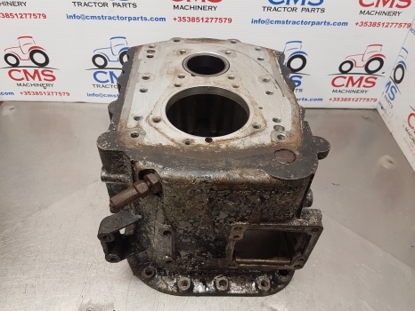 Jcb 1135, 2125, 2135, 3220 Transmission Housing 8875472, 454/85001, 454/85200 - Pārnesumkārba un rezerves daļas - Traktors: foto 4 Jcb 1135, 2125, 2135, 3220 Transmission Housing 8875472, 454/85001, 454/85200 - Pārnesumkārba un rezerves daļas - Traktors: foto 4