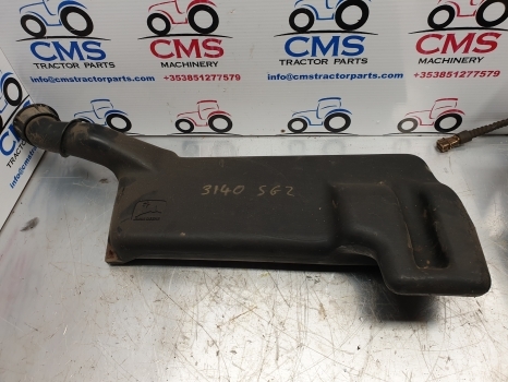 John Deere 40 And 50 Series Windscreen Washer Tank Al38192 - Vējstikls - Traktors: foto 1 John Deere 40 And 50 Series Windscreen Washer Tank Al38192 - Vējstikls - Traktors: foto 1