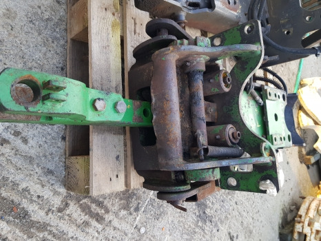 John Deere 6100, 6200, 6300, 6400 Pick Up Hitch Complete Al80042, Al80043 - Rāmis/ Šasija: foto 1 John Deere 6100, 6200, 6300, 6400 Pick Up Hitch Complete Al80042, Al80043 - Rāmis/ Šasija: foto 1