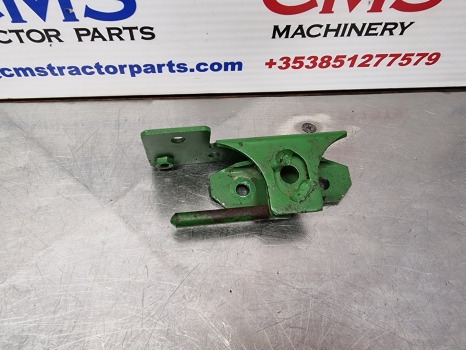 John Deere 6145r, 6m, 6r Series, Side Panel Hinge Lhsal220798, Al205181 - Virsbūve un ārpuse: foto 2 John Deere 6145r, 6m, 6r Series, Side Panel Hinge Lhsal220798, Al205181 - Virsbūve un ārpuse: foto 2