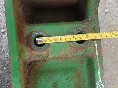 John Deere 6610, 6210, 6110, 6010, 6020, Main Weight Carrier Block 70kg L110165 - Pretsvars: foto 4 John Deere 6610, 6210, 6110, 6010, 6020, Main Weight Carrier Block 70kg L110165 - Pretsvars: foto 4