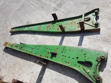 John Deere 6610, 6510, 6605 Premuim Main Frame, Mounting Pair L113352, L113353 - Logs un rezerves daļas - Traktors: foto 1 John Deere 6610, 6510, 6605 Premuim Main Frame, Mounting Pair L113352, L113353 - Logs un rezerves daļas - Traktors: foto 1