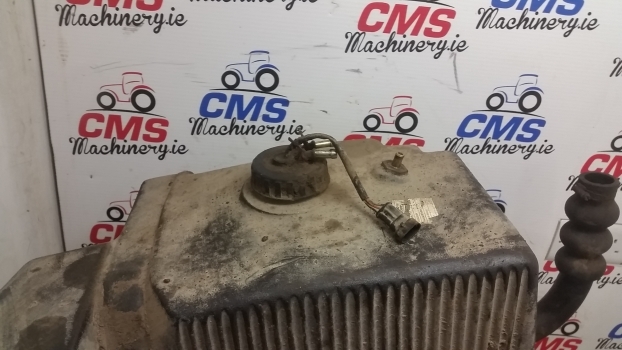 Landini Mythos Series 115 Additional Fuel Tank Assembly 3652138m92, 3652133j9c - Degvielas tvertne - Traktors: foto 3 Landini Mythos Series 115 Additional Fuel Tank Assembly 3652138m92, 3652133j9c - Degvielas tvertne - Traktors: foto 3