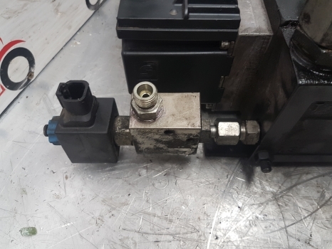 Manitou Mrt2540 Sauer Danfoss Valve Distributor 157f8824, 740703, 601475 - Hidrauliskais vārsts - Teleskopiskais iekrāvējs: foto 4 Manitou Mrt2540 Sauer Danfoss Valve Distributor 157f8824, 740703, 601475 - Hidrauliskais vārsts - Teleskopiskais iekrāvējs: foto 4