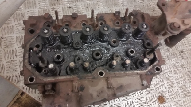 Motora galva - Traktors Massey Ferguson 133, 135, 140, 145, 148, 150, Ad3.152 Cylinder Head Assy 86550: foto 7