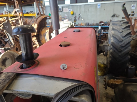 Massey Ferguson 265, 275, 290 Bonnet, Hood Assy 1672960m93, 1672961m93 - Virsbūve un ārpuse: foto 3 Massey Ferguson 265, 275, 290 Bonnet, Hood Assy 1672960m93, 1672961m93 - Virsbūve un ārpuse: foto 3