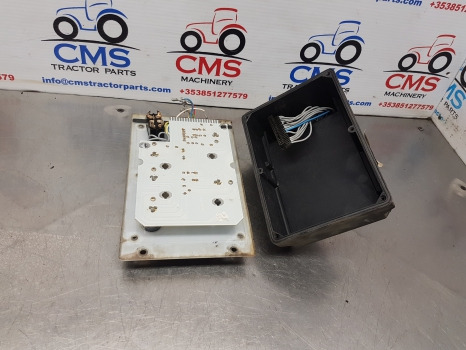 Massey Ferguson 3000, 3100, 6300, 3050, 3070 Electronic Lift Console 3617403m93 - Elektroniskais vadības bloks (ECU): foto 5 Massey Ferguson 3000, 3100, 6300, 3050, 3070 Electronic Lift Console 3617403m93 - Elektroniskais vadības bloks (ECU): foto 5