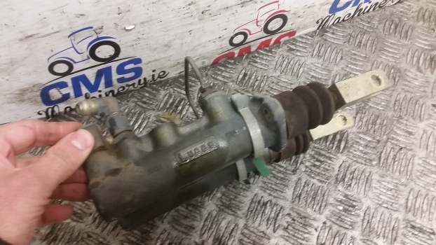 Massey Ferguson 3050, 3630, 6150, 8150 Brake Master Cylinders Kit 3383079m5 - Bremžu cilindrs - Traktors: foto 3 Massey Ferguson 3050, 3630, 6150, 8150 Brake Master Cylinders Kit 3383079m5 - Bremžu cilindrs - Traktors: foto 3