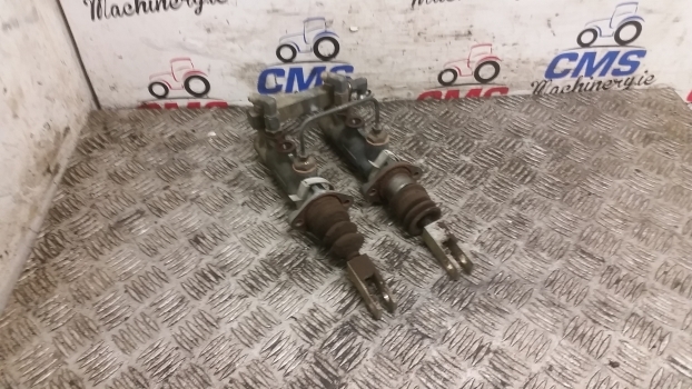 Massey Ferguson 3050, 3630, 6150, 8150 Brake Master Cylinders Kit 3383079m5 - Bremžu cilindrs - Traktors: foto 1 Massey Ferguson 3050, 3630, 6150, 8150 Brake Master Cylinders Kit 3383079m5 - Bremžu cilindrs - Traktors: foto 1