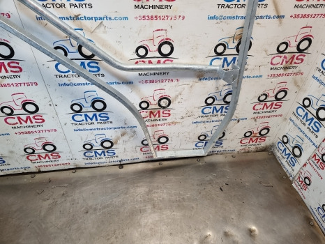Massey Ferguson 4255, 4200, 4300 Series Cab Door Frame Rh Galvanized 3822645m91 - Durvis un rezerves daļas: foto 4 Massey Ferguson 4255, 4200, 4300 Series Cab Door Frame Rh Galvanized 3822645m91 - Durvis un rezerves daļas: foto 4