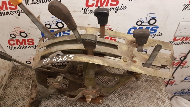 Massey Ferguson 4255 Cab Lift Rear Console Controls 3814519m92 - Kabīne un interjers - Traktors: foto 3 Massey Ferguson 4255 Cab Lift Rear Console Controls 3814519m92 - Kabīne un interjers - Traktors: foto 3