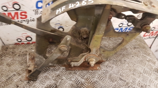 Massey Ferguson 4255 Cab Lift Rear Console Controls 3814519m92 - Kabīne un interjers - Traktors: foto 4 Massey Ferguson 4255 Cab Lift Rear Console Controls 3814519m92 - Kabīne un interjers - Traktors: foto 4