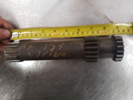 Massey Ferguson 50,135,150, 235, 595, 275, 290 Rear Pto Drive Shaft 886366m91 - Pusass - Traktors: foto 5 Massey Ferguson 50,135,150, 235, 595, 275, 290 Rear Pto Drive Shaft 886366m91 - Pusass - Traktors: foto 5