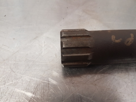 Massey Ferguson 50,135,150, 235, 595, 275, 290 Rear Pto Drive Shaft 886366m91 - Pusass - Traktors: foto 2 Massey Ferguson 50,135,150, 235, 595, 275, 290 Rear Pto Drive Shaft 886366m91 - Pusass - Traktors: foto 2