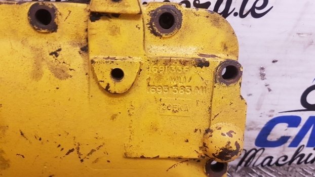 Massey Ferguson 50 Hx Transmision Cover Plate 1693383m1 - Transmisija - Ekskavators-iekrāvējs: foto 2 Massey Ferguson 50 Hx Transmision Cover Plate 1693383m1 - Transmisija - Ekskavators-iekrāvējs: foto 2