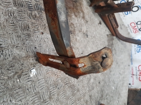 Spārns - Traktors Massey Ferguson 5450, 5420 Front Axle Mudguard Fender Frame Pair 4353084m91: foto 6