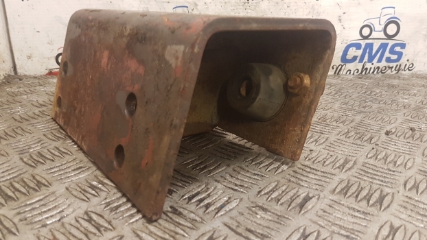 Massey Ferguson 690, 698, 699 Cab Suspension Bracket Mounting Lhs 1680876m91 - Kabīnes piekare - Traktors: foto 5 Massey Ferguson 690, 698, 699 Cab Suspension Bracket Mounting Lhs 1680876m91 - Kabīnes piekare - Traktors: foto 5
