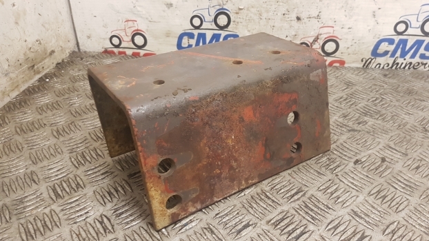 Massey Ferguson 690, 698, 699 Cab Suspension Bracket Mounting Lhs 1680876m91 - Kabīnes piekare - Traktors: foto 4 Massey Ferguson 690, 698, 699 Cab Suspension Bracket Mounting Lhs 1680876m91 - Kabīnes piekare - Traktors: foto 4
