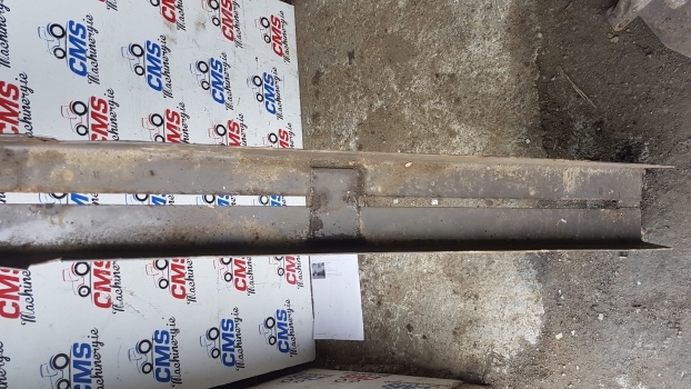 Massey Ferguson 8140,8150 Or 8160 4 Wheel Drive Shaft Cover 3712089m91 - Pusass - Traktors: foto 5 Massey Ferguson 8140,8150 Or 8160 4 Wheel Drive Shaft Cover 3712089m91 - Pusass - Traktors: foto 5