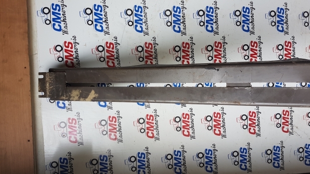 Massey Ferguson 8140,8150 Or 8160 4 Wheel Drive Shaft Cover 3712089m91 - Pusass - Traktors: foto 2 Massey Ferguson 8140,8150 Or 8160 4 Wheel Drive Shaft Cover 3712089m91 - Pusass - Traktors: foto 2