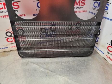 Massey Ferguson, Ursus 255, 261, 3512, 3514, 4512, 4514 450 Front Grille, Grill - Radiatora reste: foto 4 Massey Ferguson, Ursus 255, 261, 3512, 3514, 4512, 4514 450 Front Grille, Grill - Radiatora reste: foto 4