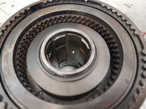 New Holland Case Fiat Tm, Mxm, 60, M Series Tm125 Clutch Housing 5167835 - Sajūgs un rezerves daļas - Lauksaimniecības tehnika: foto 3 New Holland Case Fiat Tm, Mxm, 60, M Series Tm125 Clutch Housing 5167835 - Sajūgs un rezerves daļas - Lauksaimniecības tehnika: foto 3