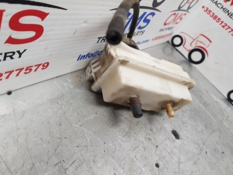 New Holland Case T6, T7, Maxxum, Puma T7.200 Brake Fluid Reservoir 84154075 - Bremžu cilindrs - Lauksaimniecības tehnika: foto 3 New Holland Case T6, T7, Maxxum, Puma T7.200 Brake Fluid Reservoir 84154075 - Bremžu cilindrs - Lauksaimniecības tehnika: foto 3