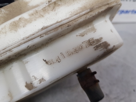 New Holland Case T6, T7, Maxxum, Puma T7.200 Brake Fluid Reservoir 84154075 - Bremžu cilindrs - Lauksaimniecības tehnika: foto 5 New Holland Case T6, T7, Maxxum, Puma T7.200 Brake Fluid Reservoir 84154075 - Bremžu cilindrs - Lauksaimniecības tehnika: foto 5