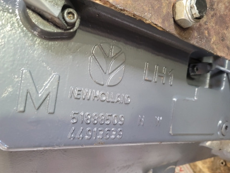 New Holland Case Tm, Mxm 120, 130, 140, 155 Range Command Transmission 44913639 - Pārnesumkārba: foto 4 New Holland Case Tm, Mxm 120, 130, 140, 155 Range Command Transmission 44913639 - Pārnesumkārba: foto 4