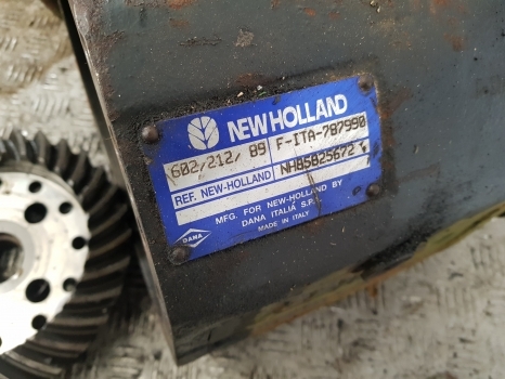New Holland Lm435a Front Axle Housing Bevel Gear 85825672; 85826431; 85826706; - Priekšējā ass - Teleskopiskais iekrāvējs: foto 3 New Holland Lm435a Front Axle Housing Bevel Gear 85825672; 85826431; 85826706; - Priekšējā ass - Teleskopiskais iekrāvējs: foto 3