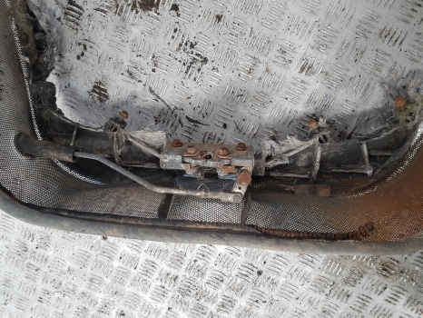 New Holland Lm435a, Lm415a, Lm445a, Lm425a Grill, Grille, Bonnet Lock 85825742 - Radiatora reste - Teleskopiskais iekrāvējs: foto 2 New Holland Lm435a, Lm415a, Lm445a, Lm425a Grill, Grille, Bonnet Lock 85825742 - Radiatora reste - Teleskopiskais iekrāvējs: foto 2