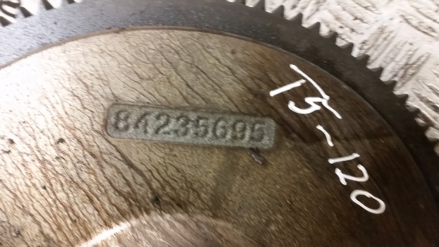 New Holland T5. 100, 110, 120 Engine Flywheel And Ring Gear 47808010, 84235695 - Spararats - Traktors: foto 2 New Holland T5. 100, 110, 120 Engine Flywheel And Ring Gear 47808010, 84235695 - Spararats - Traktors: foto 2