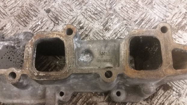 New Holland T5.100, T5.110, T5.120 Engine Air Intake Manifold Spacer 5801701355 - Ieplūdes kolektors - Traktors: foto 5 New Holland T5.100, T5.110, T5.120 Engine Air Intake Manifold Spacer 5801701355 - Ieplūdes kolektors - Traktors: foto 5