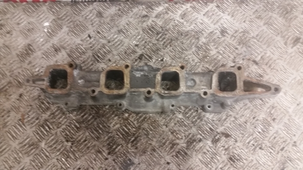 New Holland T5.100, T5.110, T5.120 Engine Air Intake Manifold Spacer 5801701355 - Ieplūdes kolektors - Traktors: foto 3 New Holland T5.100, T5.110, T5.120 Engine Air Intake Manifold Spacer 5801701355 - Ieplūdes kolektors - Traktors: foto 3