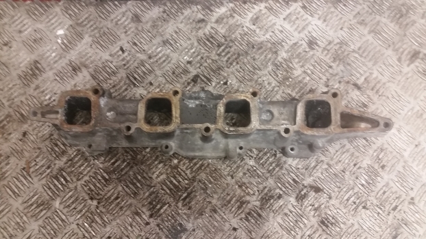 New Holland T5.100, T5.110, T5.120 Engine Air Intake Manifold Spacer 5801701355 - Ieplūdes kolektors - Traktors: foto 4 New Holland T5.100, T5.110, T5.120 Engine Air Intake Manifold Spacer 5801701355 - Ieplūdes kolektors - Traktors: foto 4