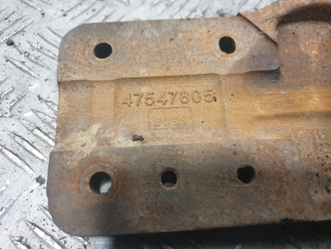New Holland T5.100, T5.110, T5.120 Engine Mounting Bracket 47547805 - Motora spilvens - Traktors: foto 3 New Holland T5.100, T5.110, T5.120 Engine Mounting Bracket 47547805 - Motora spilvens - Traktors: foto 3