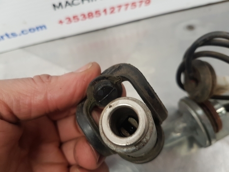 New Holland T5.95, T4, T5, Farmall Rotary Beacon Support 47788367 - Gaismas/ Apgaismojums - Traktors: foto 4 New Holland T5.95, T4, T5, Farmall Rotary Beacon Support 47788367 - Gaismas/ Apgaismojums - Traktors: foto 4