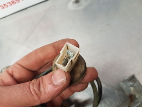 New Holland T5.95, T4, T5, Farmall Rotary Beacon Support 47788367 - Gaismas/ Apgaismojums - Traktors: foto 5 New Holland T5.95, T4, T5, Farmall Rotary Beacon Support 47788367 - Gaismas/ Apgaismojums - Traktors: foto 5
