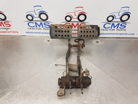 New Holland T5.95, T5, Case Farmall, Maxxum Brake Pedal Assy 84467902, 84467901 - Pedālis - Lauksaimniecības tehnika: foto 1 New Holland T5.95, T5, Case Farmall, Maxxum Brake Pedal Assy 84467902, 84467901 - Pedālis - Lauksaimniecības tehnika: foto 1