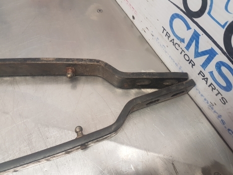 New Holland Tm120, 140, 150, 155 Bonnet Brackets 82011113, 82011114 - Motora pārsegs - Teleskopiskais iekrāvējs: foto 5 New Holland Tm120, 140, 150, 155 Bonnet Brackets 82011113, 82011114 - Motora pārsegs - Teleskopiskais iekrāvējs: foto 5