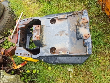 New Holland Tm140, Tm, Case Mxm 4wd Front Axle Support 82031504, 82037028 - Rumba - Traktors: foto 1 New Holland Tm140, Tm, Case Mxm 4wd Front Axle Support 82031504, 82037028 - Rumba - Traktors: foto 1