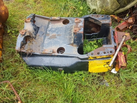 New Holland Tm140, Tm, Case Mxm 4wd Front Axle Support 82031504, 82037028 - Rumba - Traktors: foto 3 New Holland Tm140, Tm, Case Mxm 4wd Front Axle Support 82031504, 82037028 - Rumba - Traktors: foto 3