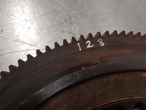 New Holland Tm190, Tm175, Case Mxm175, Mxm190 Engine Flywheel 87802598 - Spararats - Traktors: foto 3 New Holland Tm190, Tm175, Case Mxm175, Mxm190 Engine Flywheel 87802598 - Spararats - Traktors: foto 3