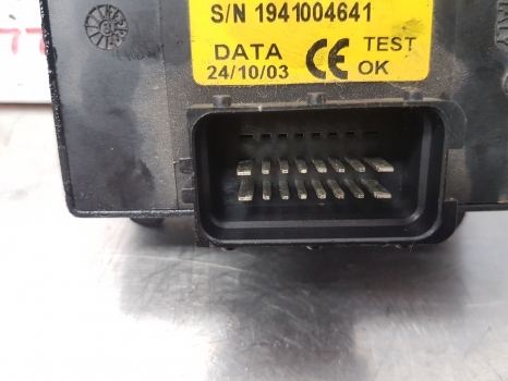 New Holland Ts115a Case Mxu100, 110 Worklamp Ecu 82022885, 47571856 - Elektroniskais vadības bloks (ECU) - Traktors: foto 4 New Holland Ts115a Case Mxu100, 110 Worklamp Ecu 82022885, 47571856 - Elektroniskais vadības bloks (ECU) - Traktors: foto 4
