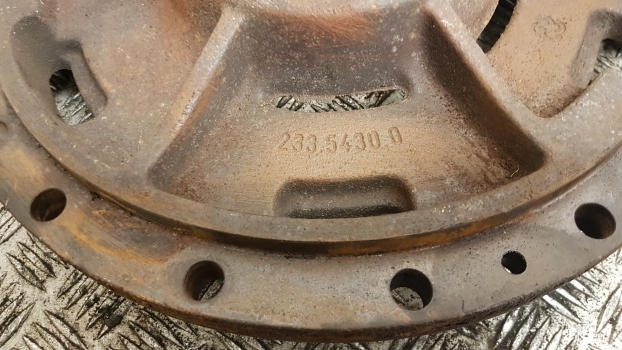 Same Rubin 120 Titan, Silver Rear Axle Differential Flange 0.007.7564.0/30 - Aizmugurējā ass - Traktors: foto 3 Same Rubin 120 Titan, Silver Rear Axle Differential Flange 0.007.7564.0/30 - Aizmugurējā ass - Traktors: foto 3