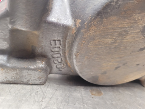 Valtra 6400, 6100, 6200, 6300 Front Axle Support Bracket Front V31791800, 102003 - Piekare: foto 2 Valtra 6400, 6100, 6200, 6300 Front Axle Support Bracket Front V31791800, 102003 - Piekare: foto 2