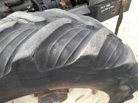 Valtra 6400 Front Wheel And Tyre 13.6r28, 13.6r28, 12x28 - Ritenis: foto 3 Valtra 6400 Front Wheel And Tyre 13.6r28, 13.6r28, 12x28 - Ritenis: foto 3