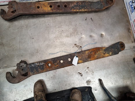 Valtra S230, S240, S260, S280 Lift Arm Rhs V33769200 - Piekare: foto 4 Valtra S230, S240, S260, S280 Lift Arm Rhs V33769200 - Piekare: foto 4